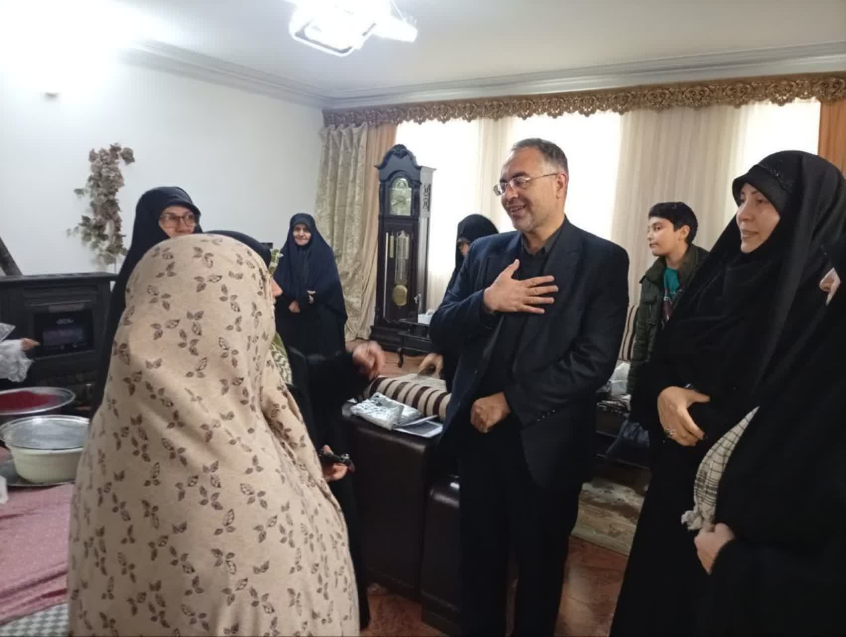 بازدید معاون استاندار آذربایجان‌غربی از فعالیت‌های جهادی بانوان