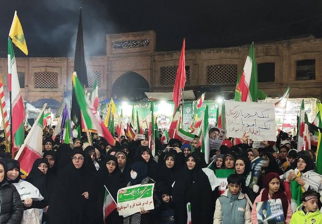 سی‌امین شب پاسداری مردم ارومیه از خیابان‌ها در تجمع شبانه مردمی + تصاویر