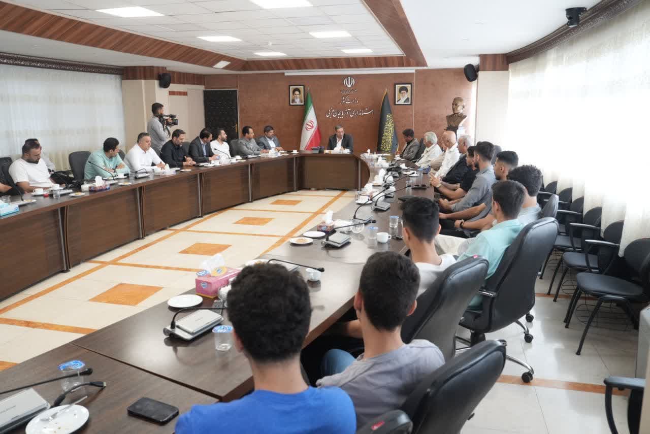 دیدار جمعی از پیشکسوتان و ملیپوشان والیبال با استاندار آذربایجانغربی + تصاویر