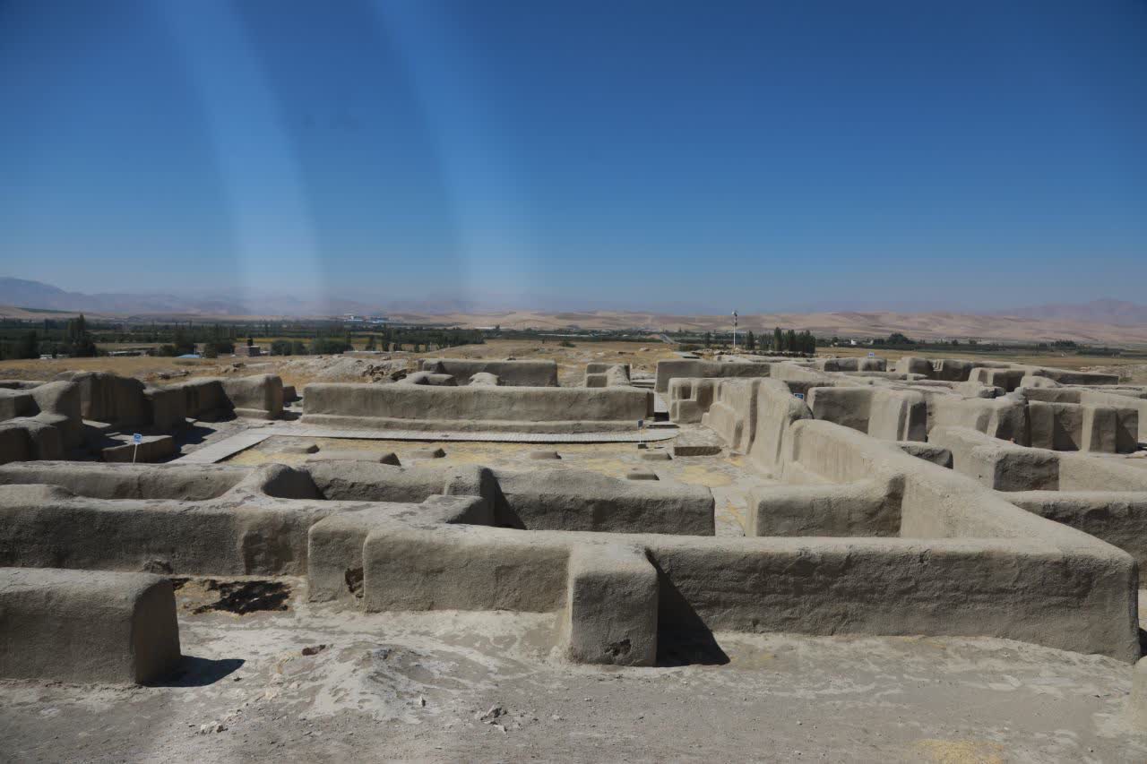 بازدید استاندار آذربایجانغربی از تپه تاریخی حسنلو نقده + تصاویر