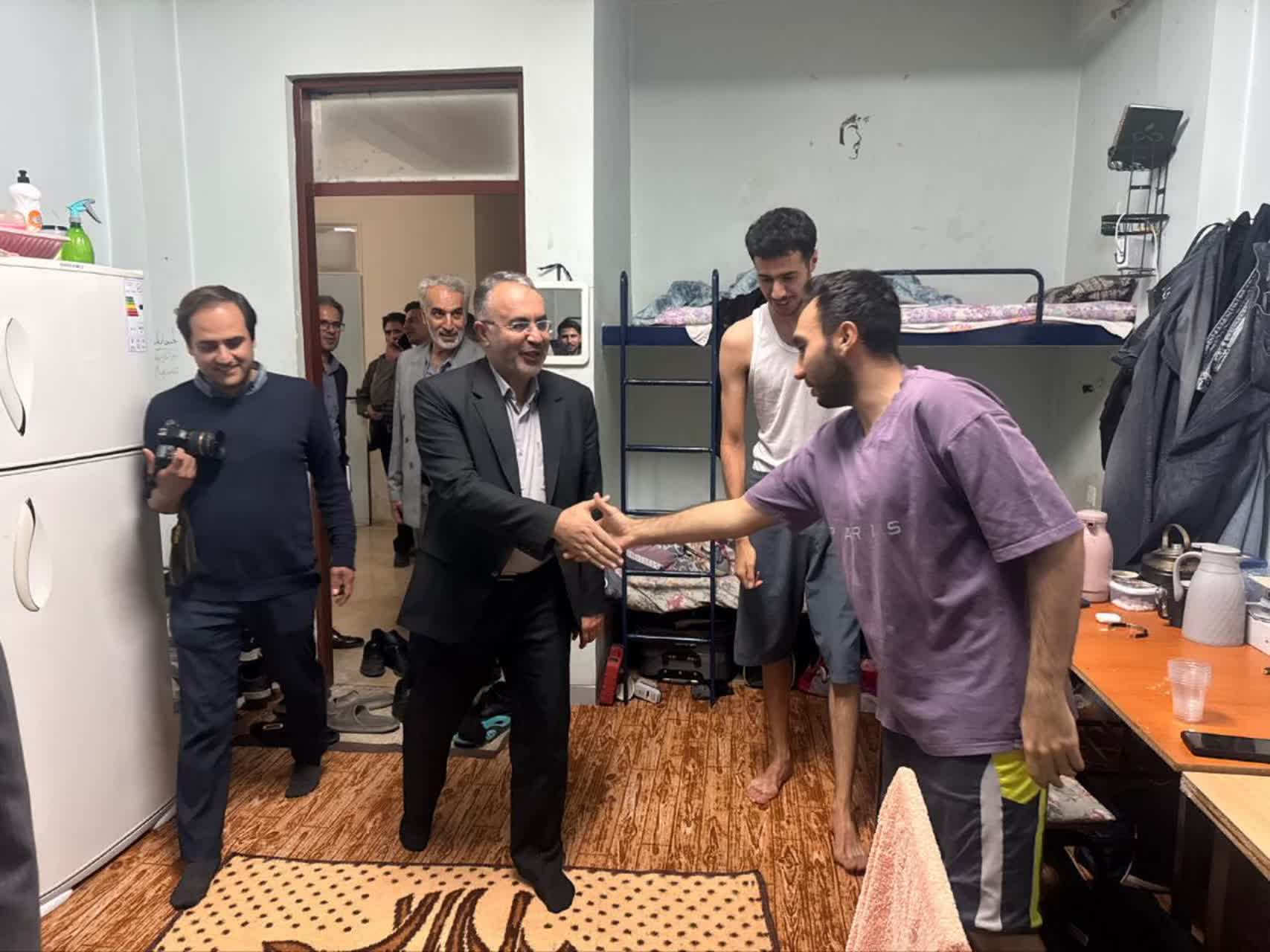 بازدید شبانه معاون سیاسی استاندار آذربایجانغربی از سلفسرویس و خوابگاههای دانشگاه ارومیه + تصاویر