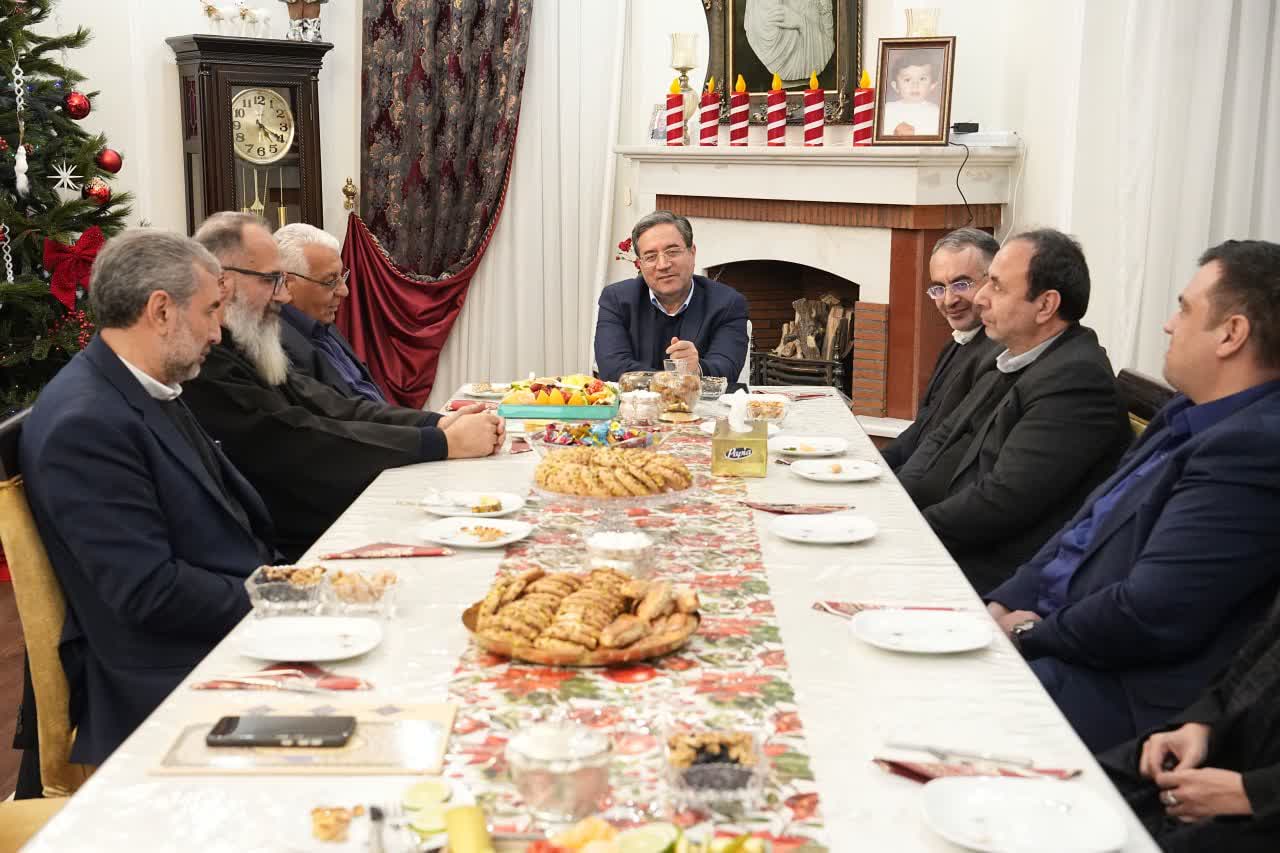 دیدار استاندار آذربایجان‌غربی با خانواده شهید ارمنی ساکو مجنونیانس + تصاویر