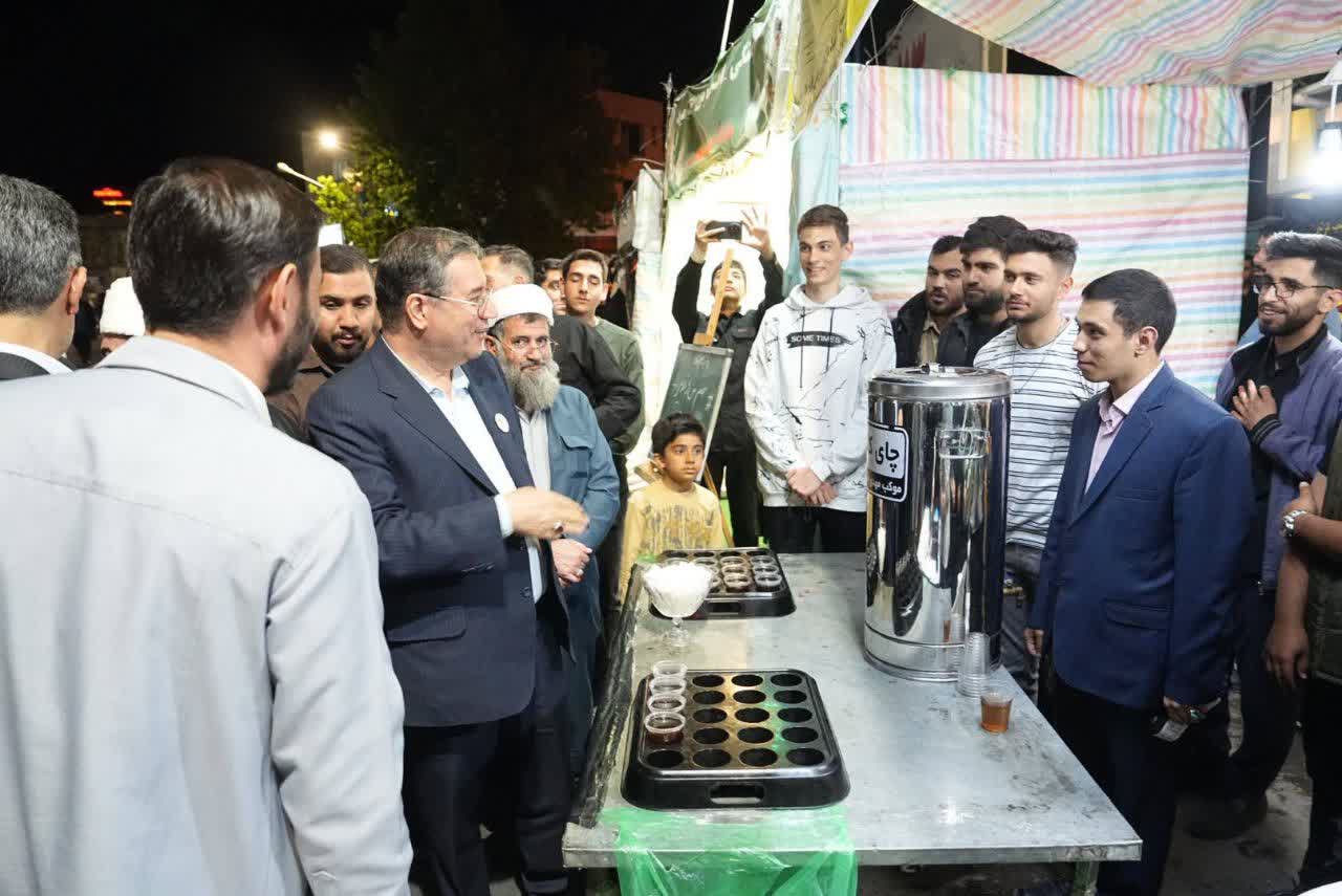 بازدید استاندار آذربایجانغربی از مواکب و فعالیتهای شبانه مردمی در ارومیه + تصاویر