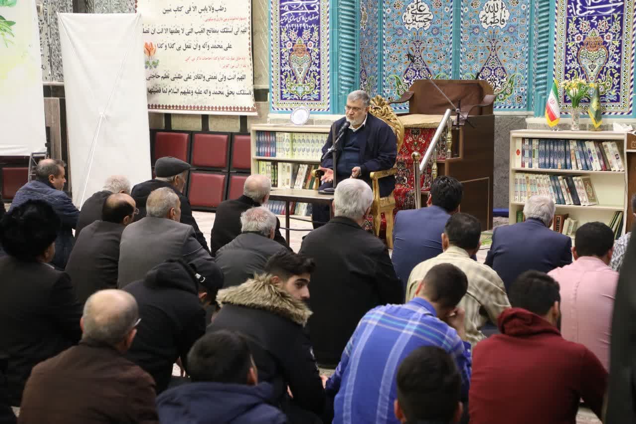 حضور استاندار آذربایجانغربی در جمع نمازگزاران مسجد حضرت ابوالفضل (ع) ارومیه + تصاویر