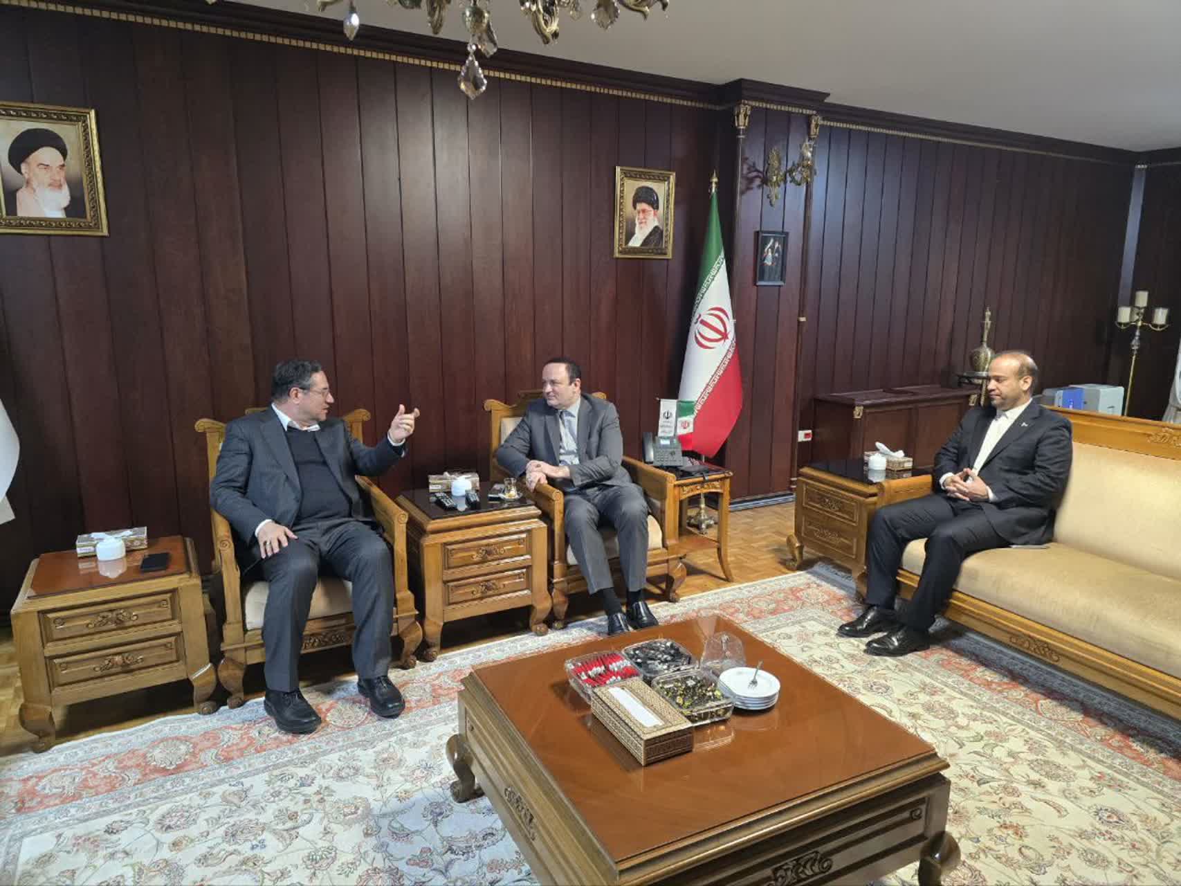 بررسی توسعه مناطق آزاد و ویژه اقتصادی آذربایجان‌غربی