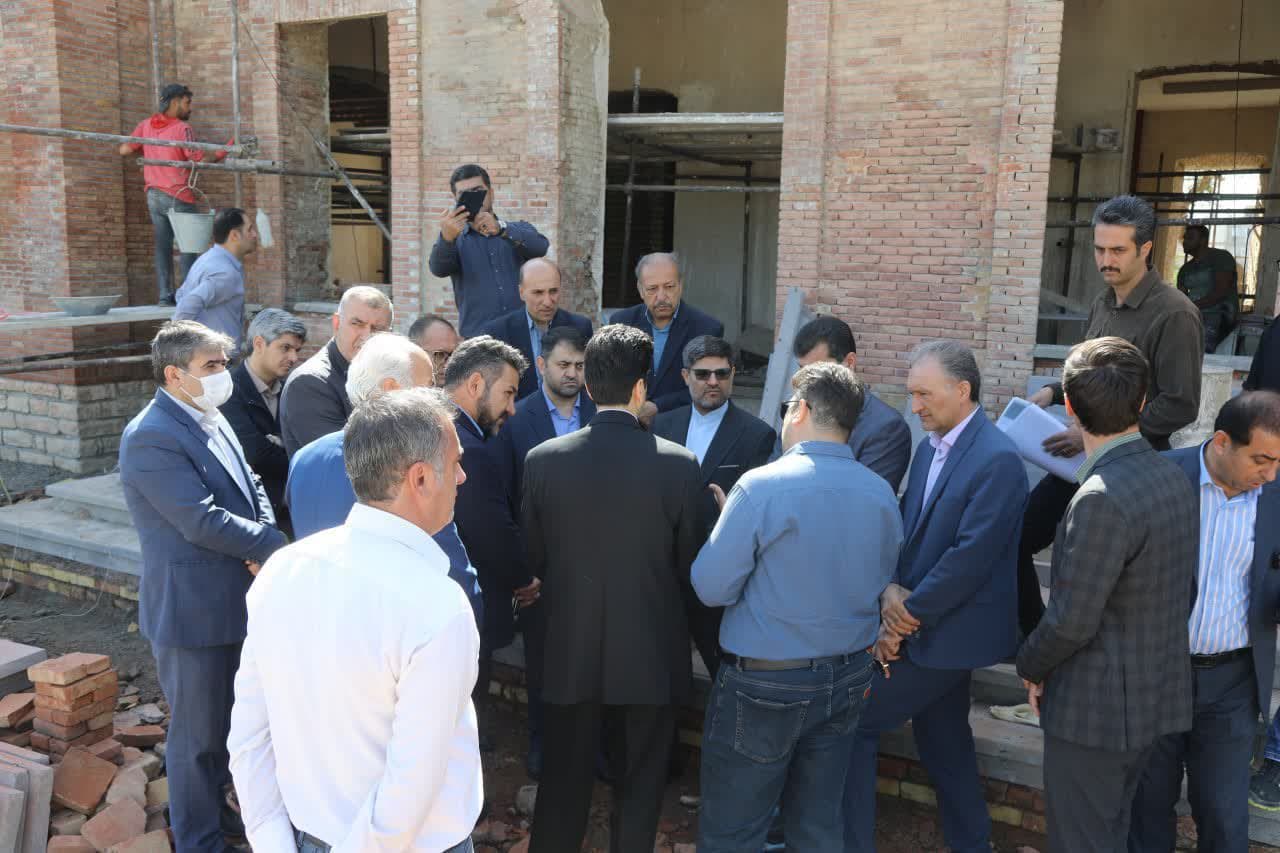 بازدید معاون هماهنگی امور عمرانی استاندار آذربایجانغربی از روند احداث مرکز خدمات جذب سرمایهگذاری استان