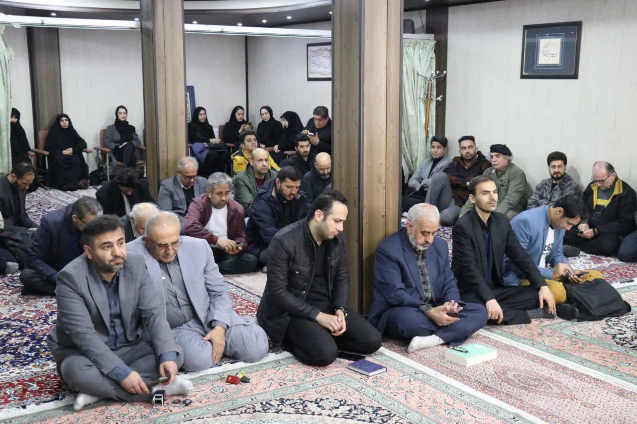 هنرمندان با خلق آثار هنری جلوه‌های جنگ تحمیلی و ایثار ملت را به نمایش گذارند