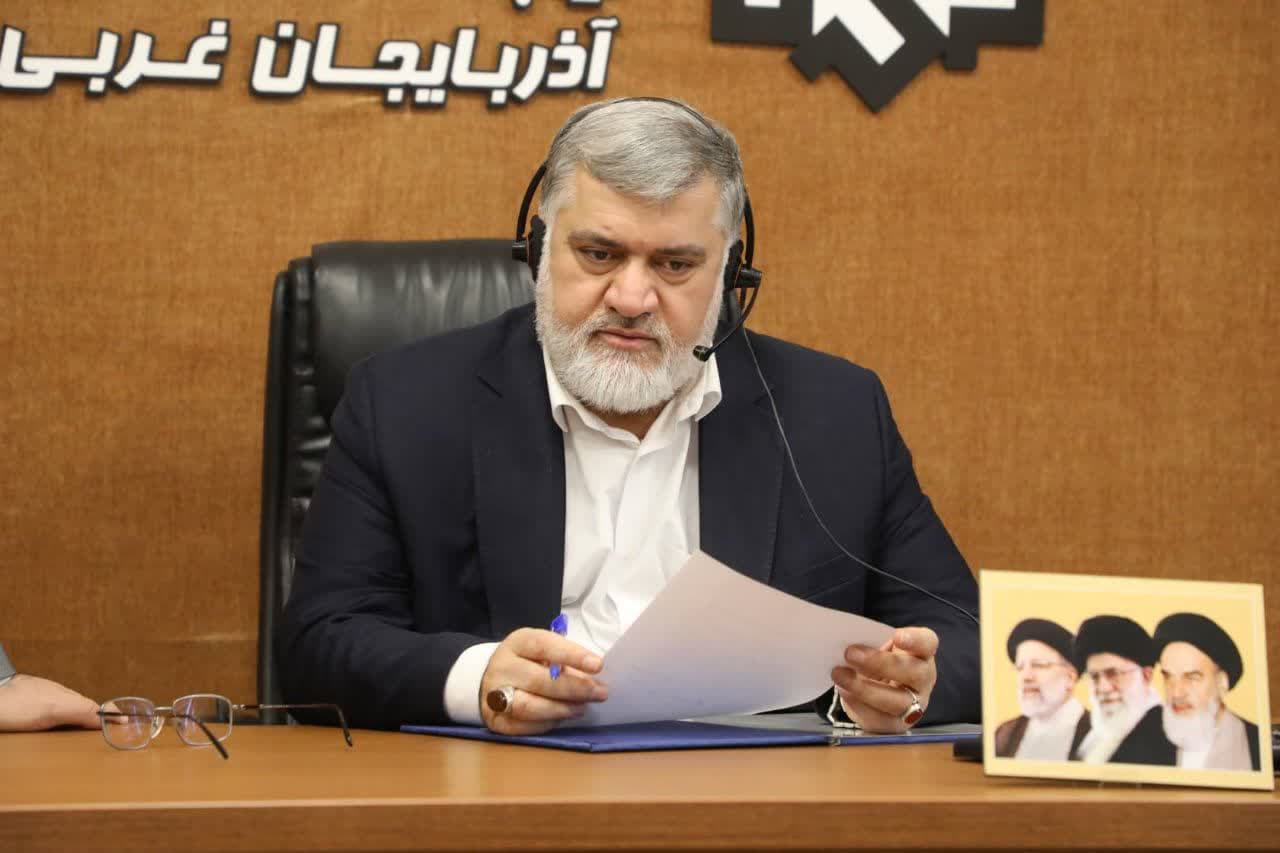 تداوم حضور محمدصادق معتمدیان استاندار آذربایجانغربی در سامانه تلفنی 111 سامد و پاسخگوی به مسائل، مشکلات و پیشنهادات مردم استان