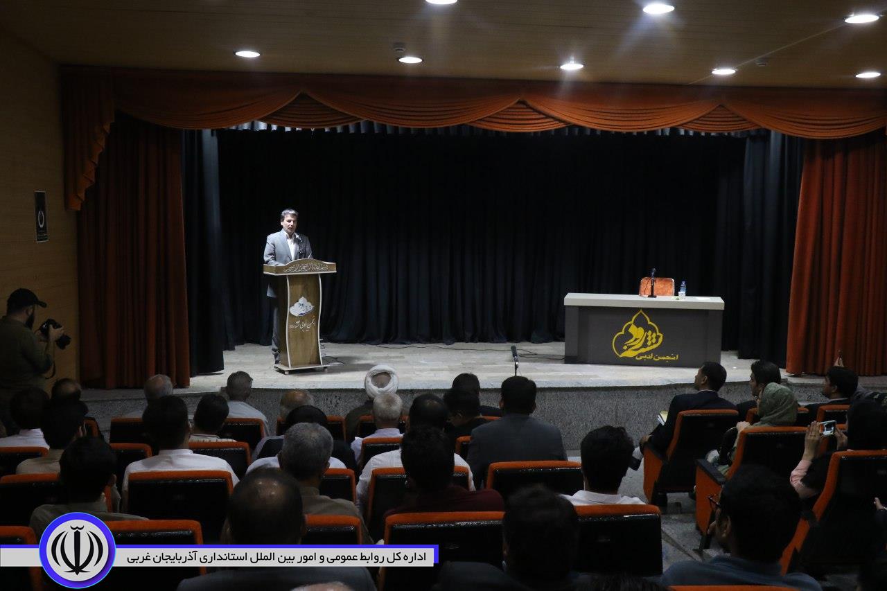 شاعران و سخن سرایان آگاه بسترساز تقویت وحدت ملی و انتقال دهنده والاترین ارزشهای انسانی به نسل های آینده هستند