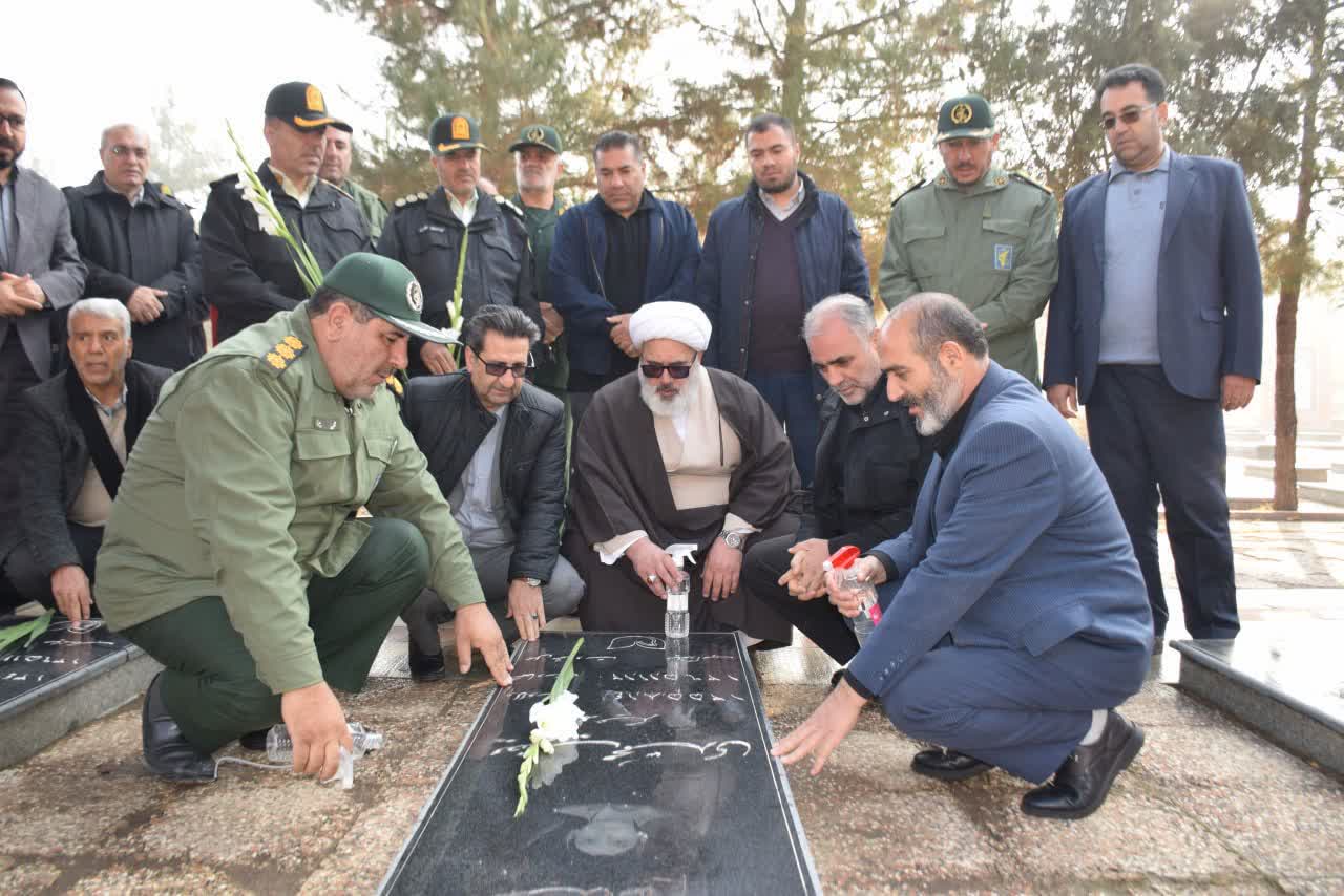 عطرافشانی و گلباران گلزار شهدای میاندوآب + تصاویر