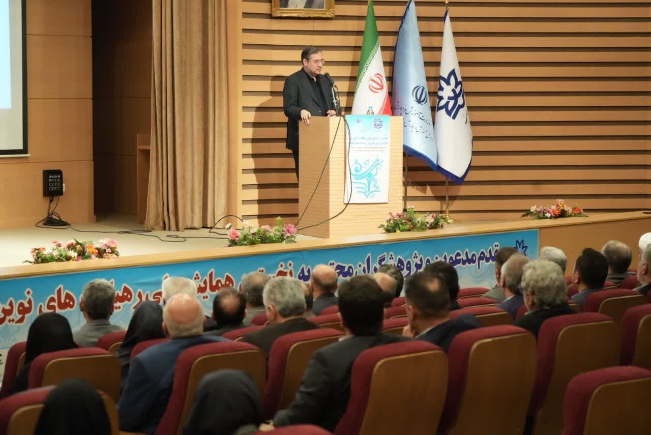آلبوم تصویری / حضور استاندار آذربایجانغربی در همایش ملی رهیافتهای نوین برنامه درسی ملی در زیست بوم جدید