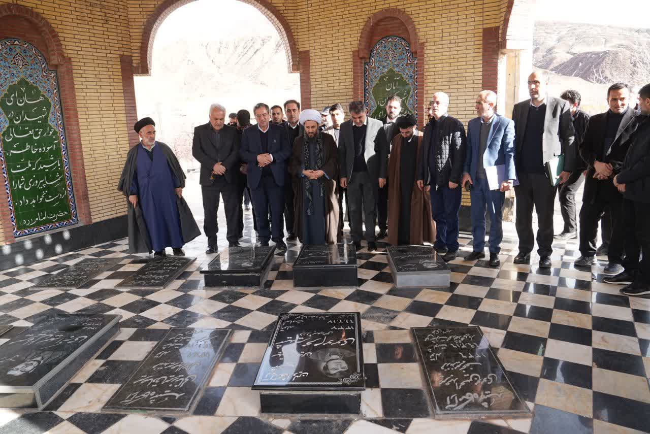 حضور استاندار آذربایجان‌غربی در آستان مقدس امامزاده سیدتاج‌الدین خوی + تصاویر