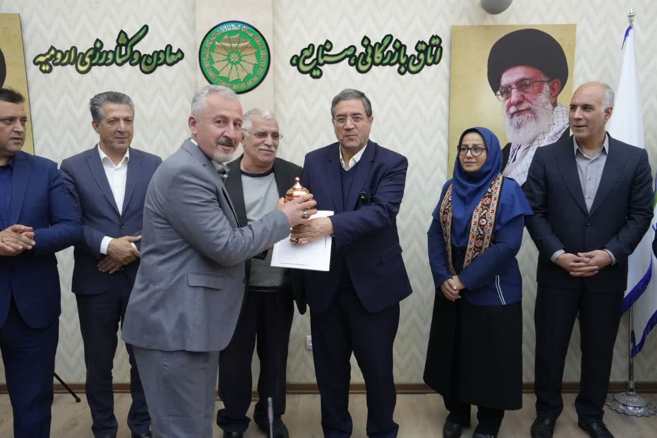 برگزاری جشنواره پاسداشت هنر صنعت فرش دستباف در ارومیه + تصاویر