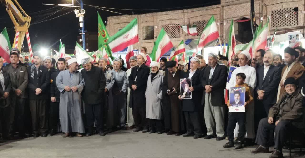 تداوم حضور شبانه مردم در خیابان/ اتحاد آهنین و قدرتمند اقشار مختلف مردم ارومیه در تجمعات شبانه بر علیه متجاوزین جنایتکار