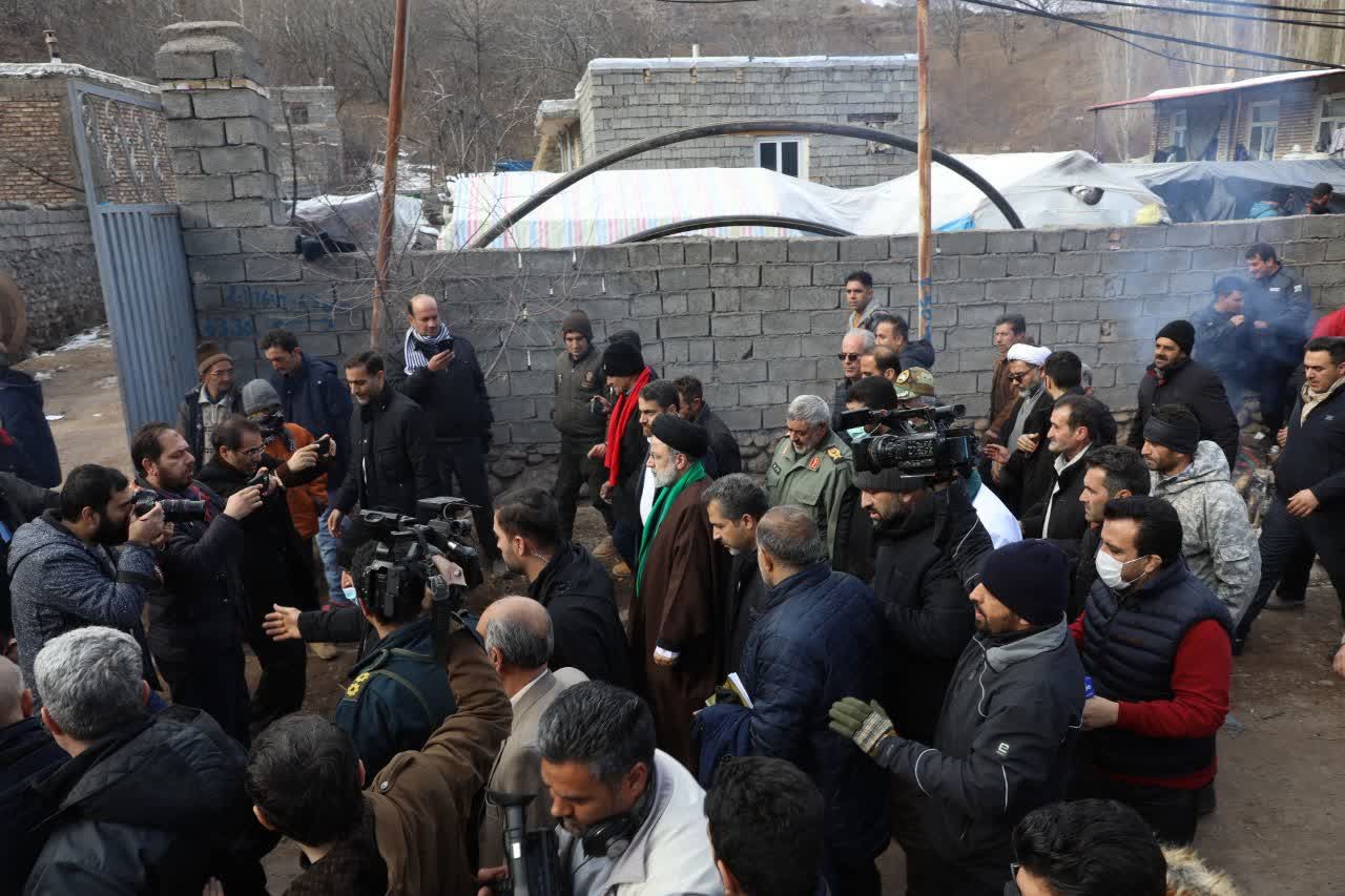 آلبوم تصویری / بازدید رئیس جمهور از روند اسکان اضطراری و برخی از مناطق زلزلهزده شهرستان خوی