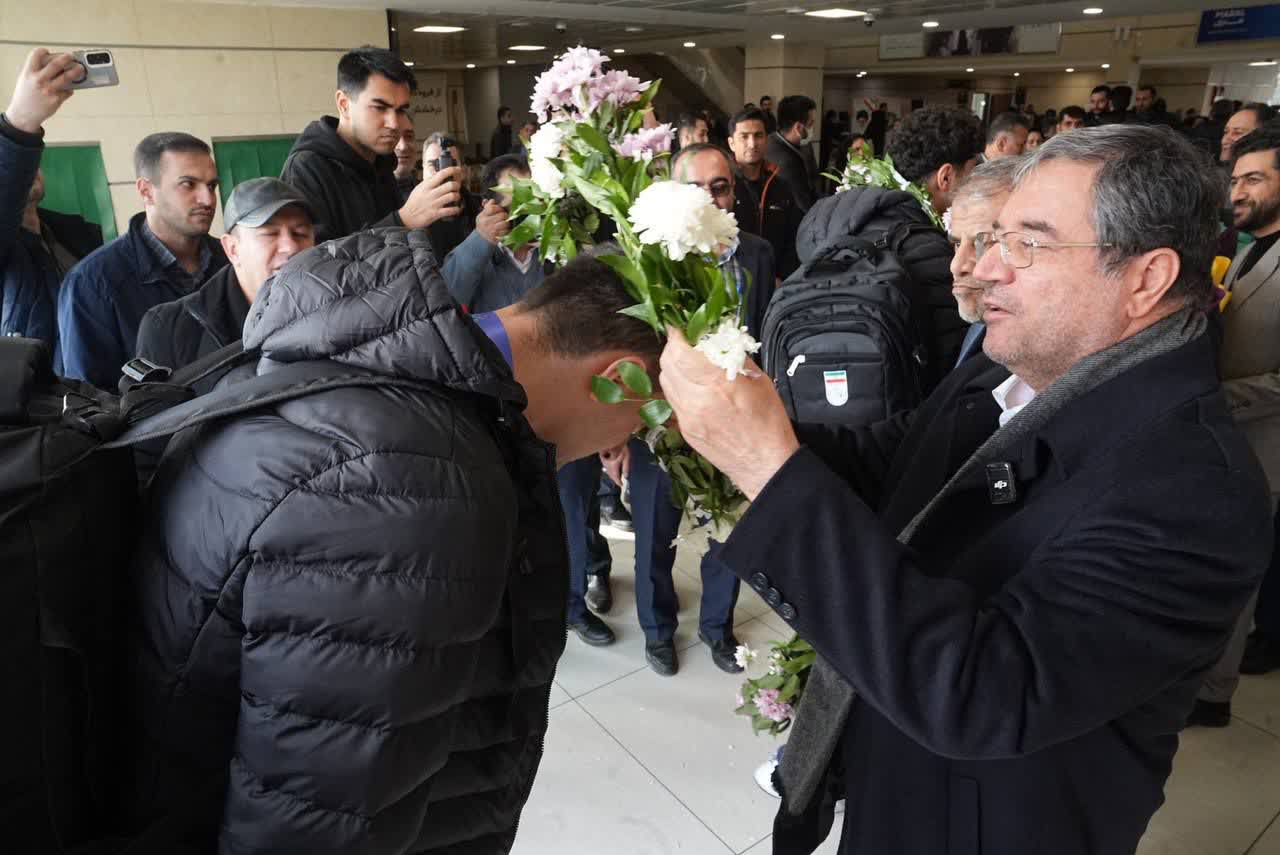 استقبال استاندار آذربایجان‌غربی از قهرمانان والیبال دانش‌آموزی ایران + تصاویر