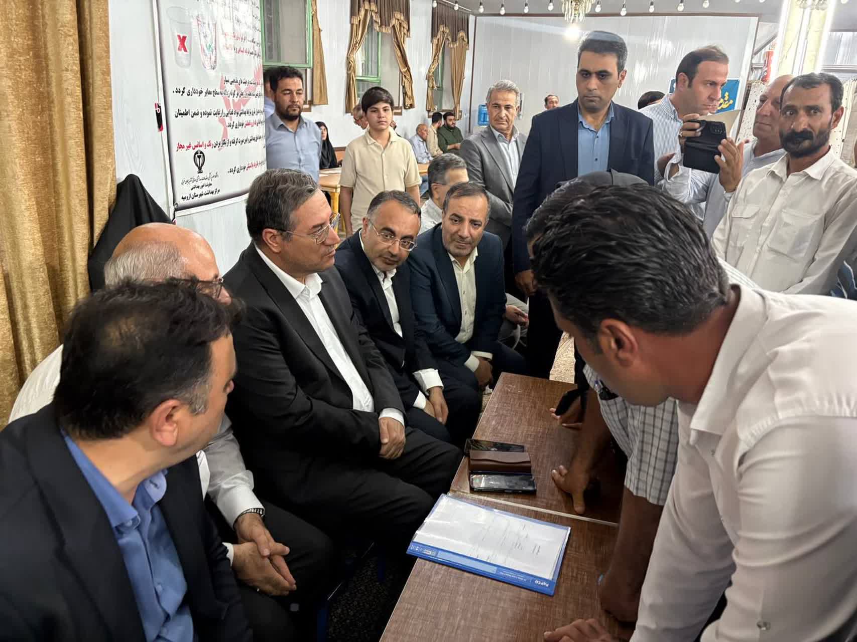 برگزاری میز خدمت محلهمحور بهمناسبت هفته دولت در ارومیه + تصاویر