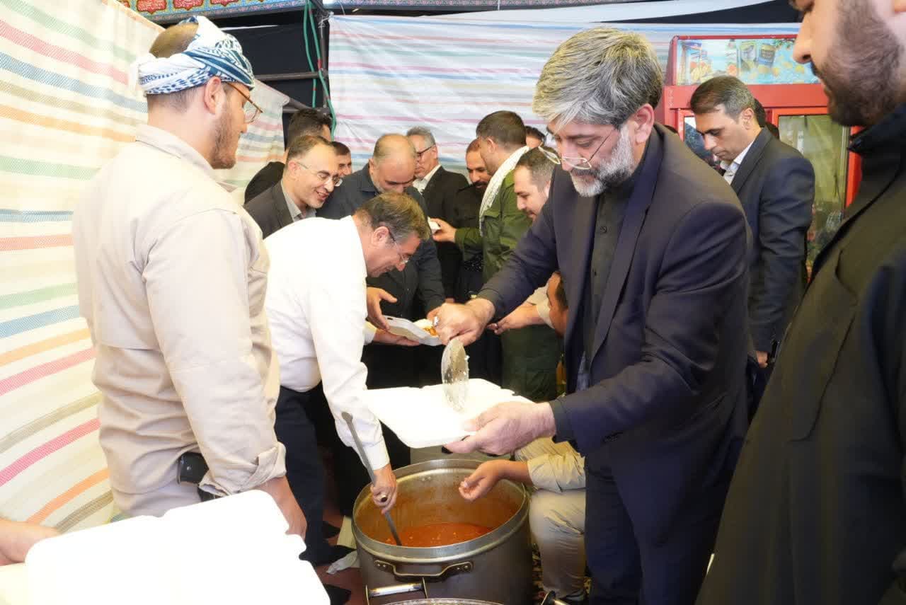 بازدید استاندار آذربایجانغربی از روند ارائه خدمات به زائران اربعین حسینی + تصاویر