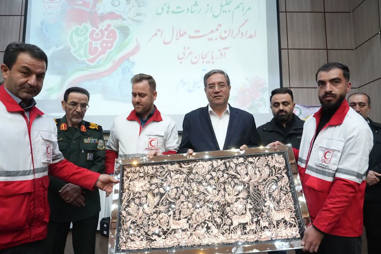آلبوم تصویری / برگزاری مراسم تجلیل از رشادت‌های امدادگران جمعیت هلال احمر آذربایجان‌غربی