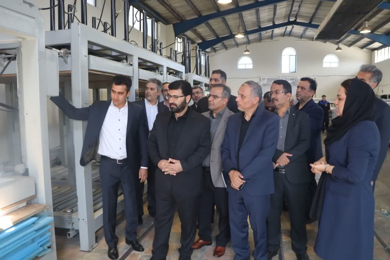 بازدید معاون هماهنگی امور اقتصادی استاندار آذربایجان غربی از دو شرکت تولیدی و صنعتی در ارومیه + تصاویر