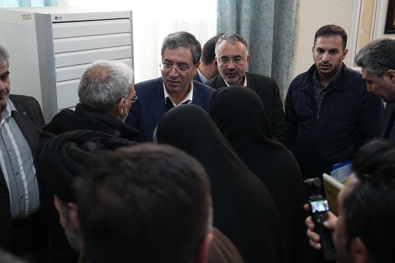 برگزاری نشست صمیمی استاندار آذربایجان‌غربی با خانواده‌های شهدا + تصاویر