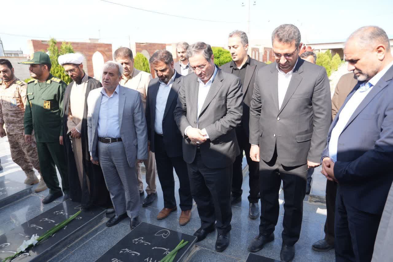 ادای احترام استاندار آذربایجانغربی به مقام شامخ شهدای چالدران + تصاویر