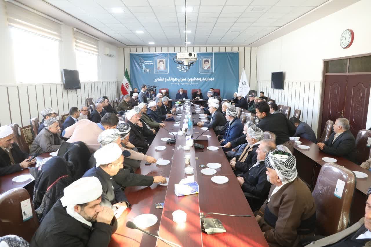 آلبوم تصویری / دیدار استاندار آذربایجانغربی با جمعی از روحانیون، سران طوایف و عشایر شهرستان پیرانشهر