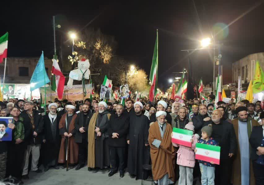 ادامه تجمع شبانه مردم مردم ولایت‌مدار و انقلابی ارومیه