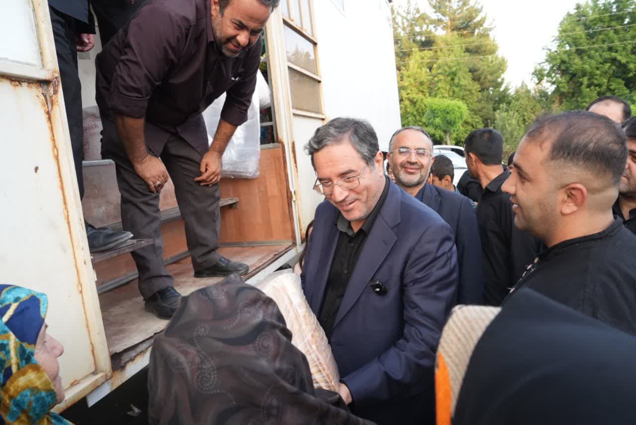 بازدید استاندار آذربایجانغربی از روند فعالیت نانوایی سیار صلواتی در ارومیه + تصاویر