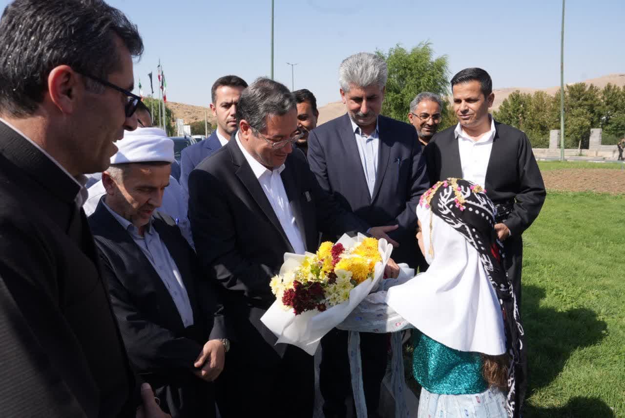 آغاز سفر استاندار آذربایجانغربی به شهرستان مهاباد + تصاویر