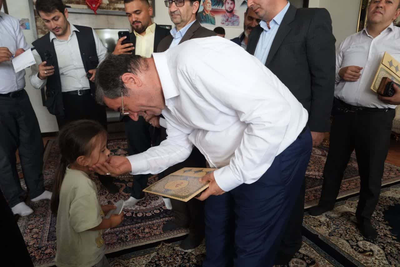 دیدار استاندار آذربایجانغربی با خانواده معزز شهید سجاد بختیاری + تصاویر