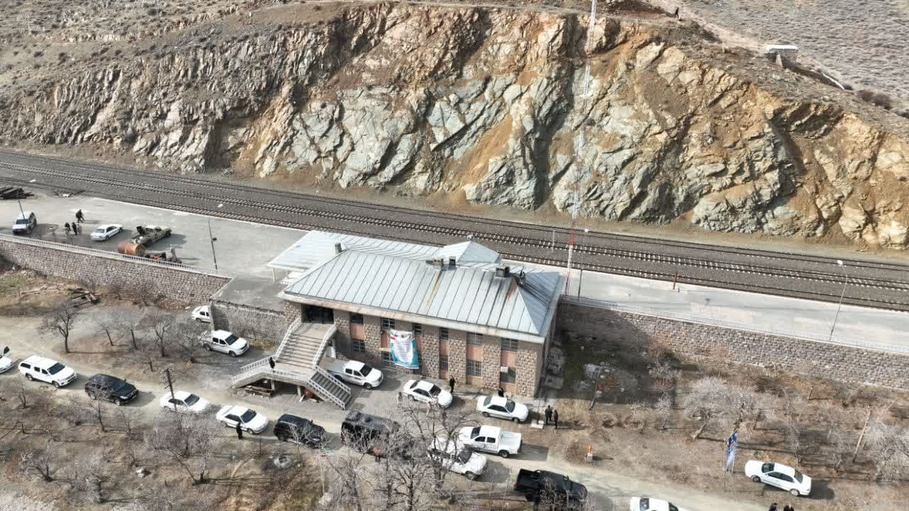 بازدید معاون امور مجلس رئیس جمهور و استاندار آذربایجانغربی از ایستگاه راه آهن بابکان خوی + تصاویر