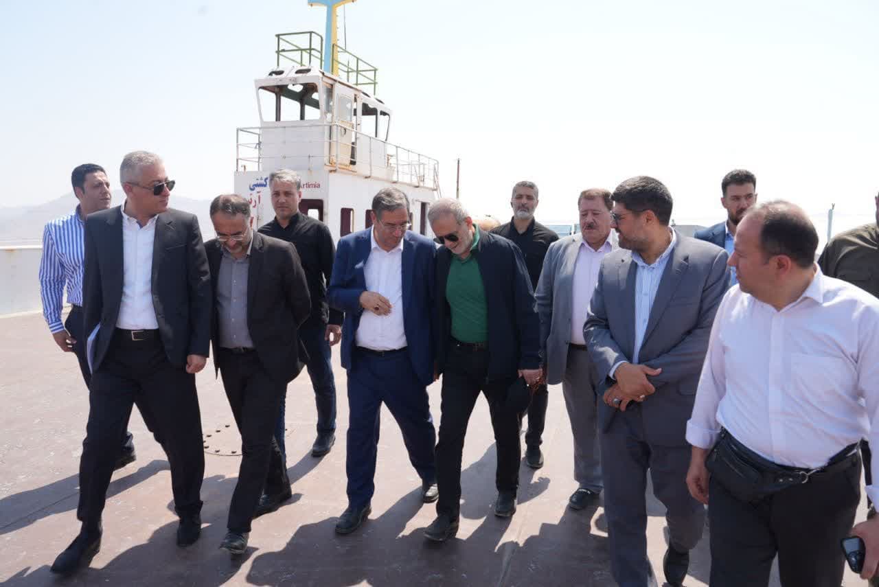 بازدید رئیسجمهور از دریاچه ارومیه + تصاویر