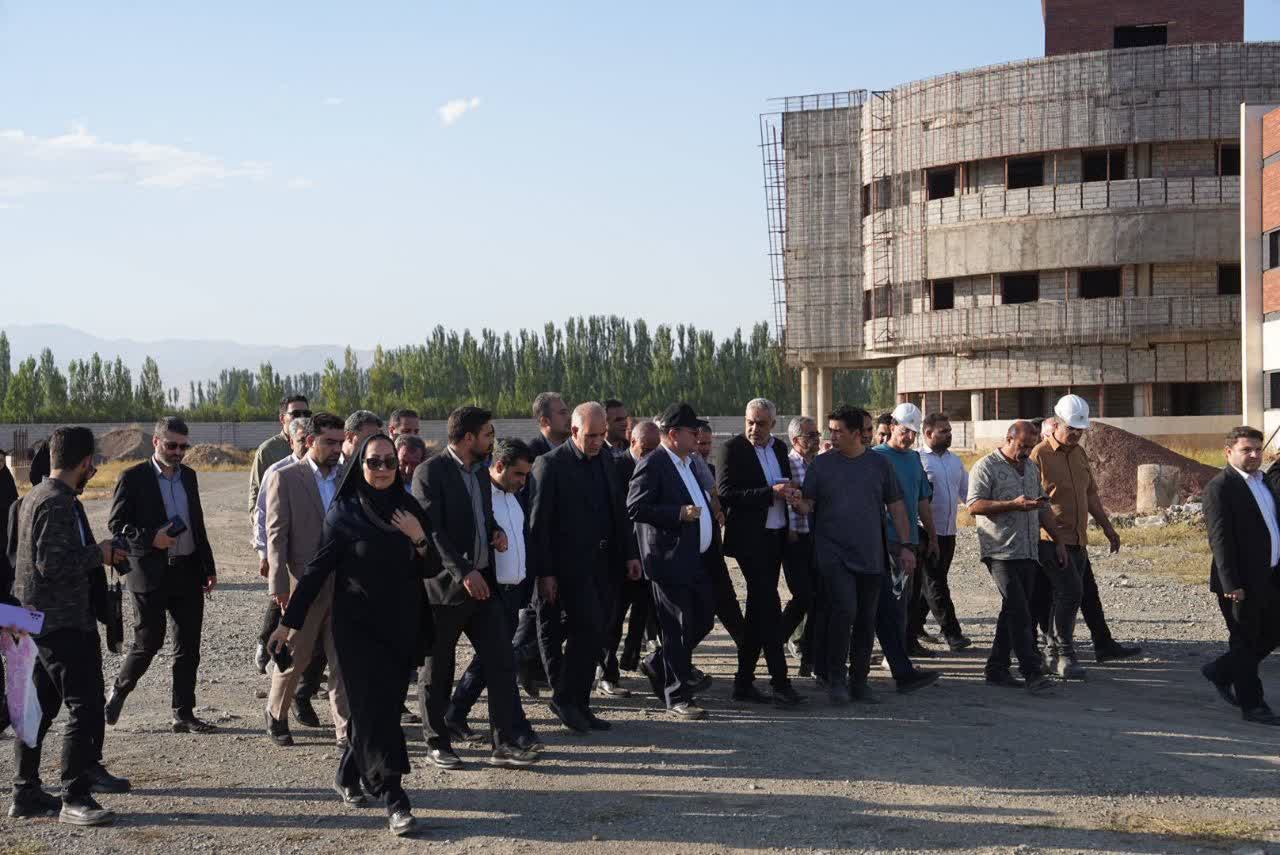 دستور استاندار آذربایجانغربی برای رفع موانع احداث بیمارستان سلماس + تصاویر