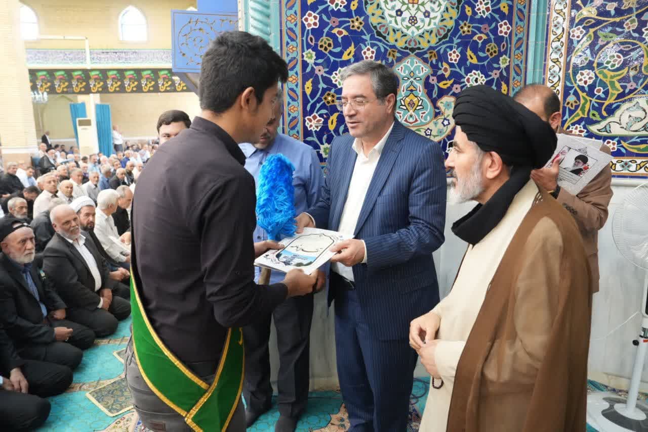 حضور استاندار آذربایجانغربی در آیین نماز جمعه ارومیه + تصاویر