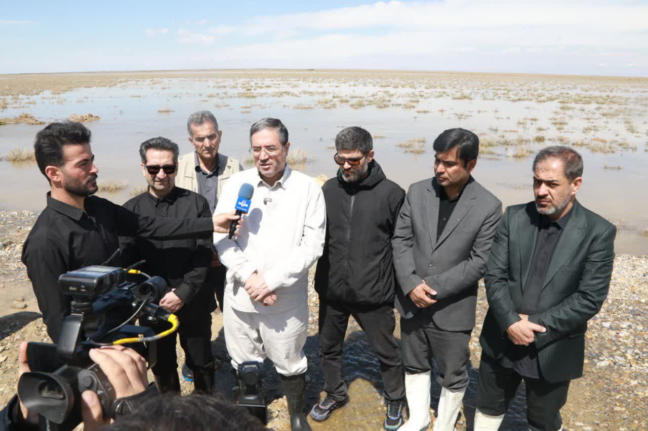 حضور میدانی و بازدید استاندار آذربایجان‌غربی از جریان انتقال آب از رودخانه‌های حوضه آبریز به دریاچه ارومیه + تصاویر