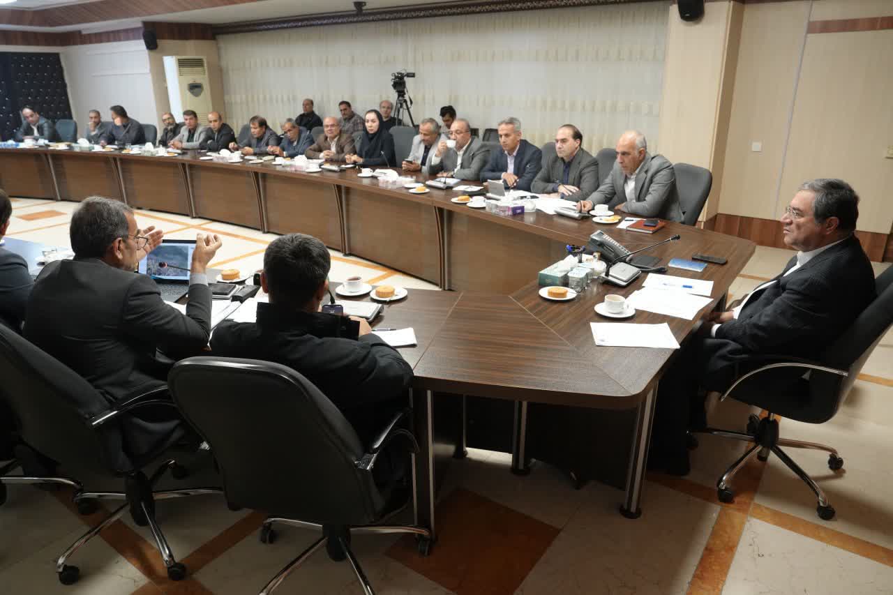 برگزاری جلسه ساماندهی واحدهای صنعتی و خدماتی برداشت نمک از بستر دریاچه ارومیه + تصاویر