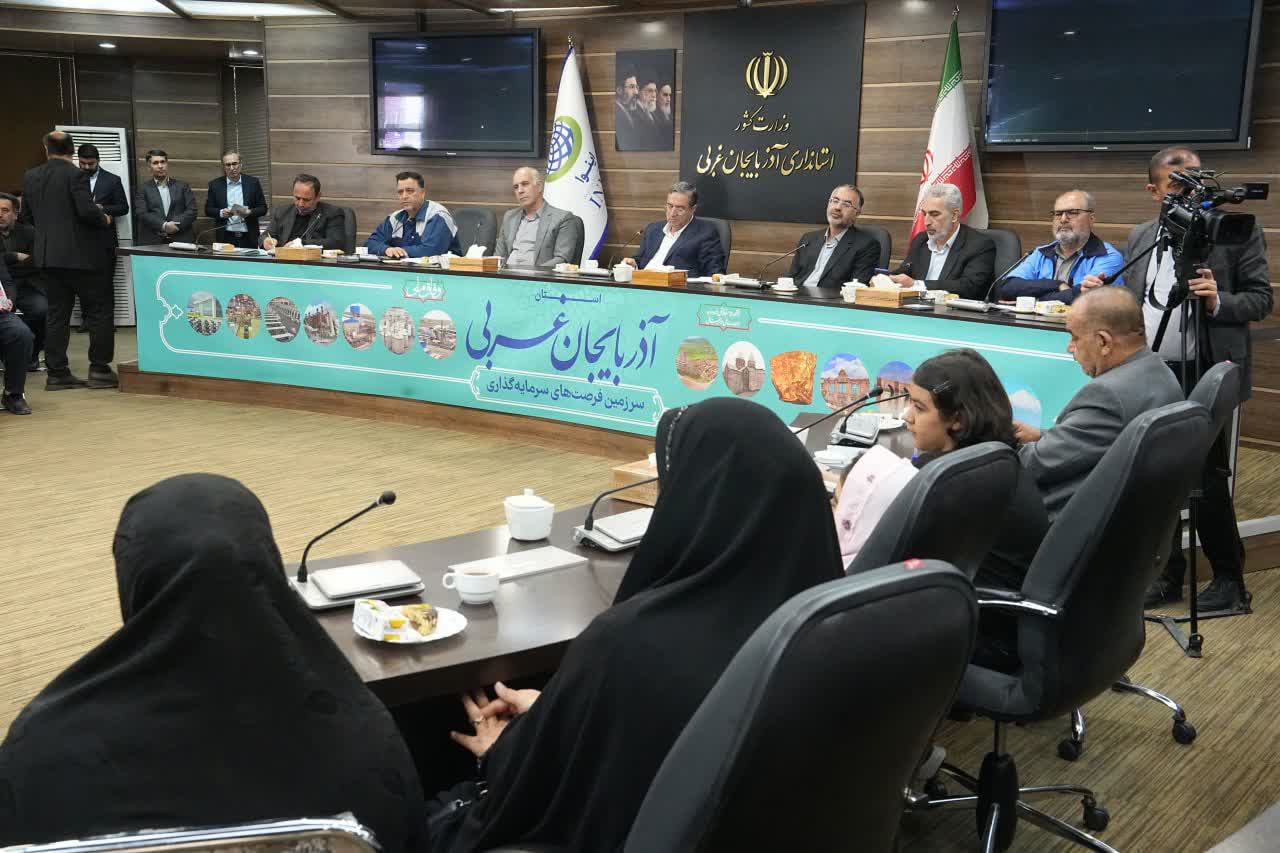 آلبوم تصویری / برگزاری آیین گرامیداشت هفته کارگر در ارومیه