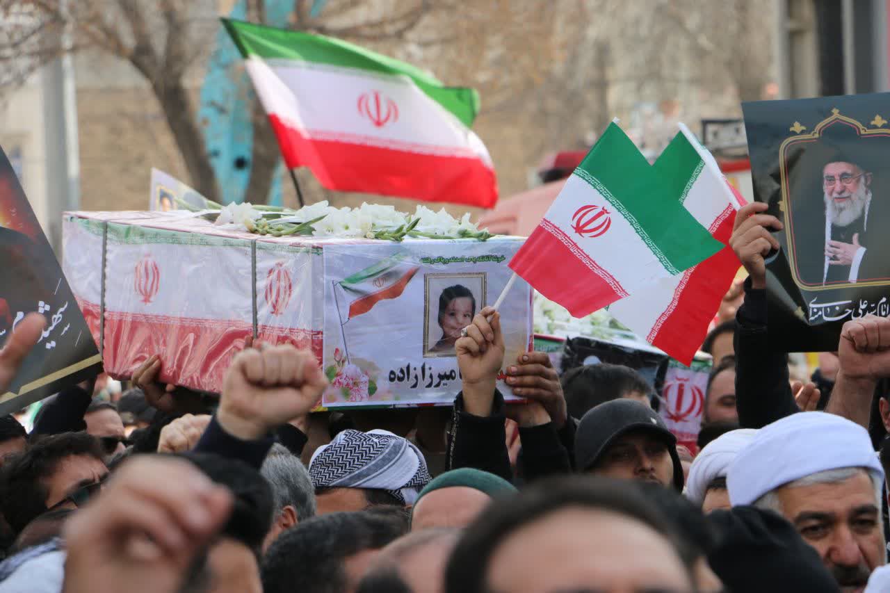 تشییع پیکر شهدای جنگ رمضان در ارومیه + تصاویر