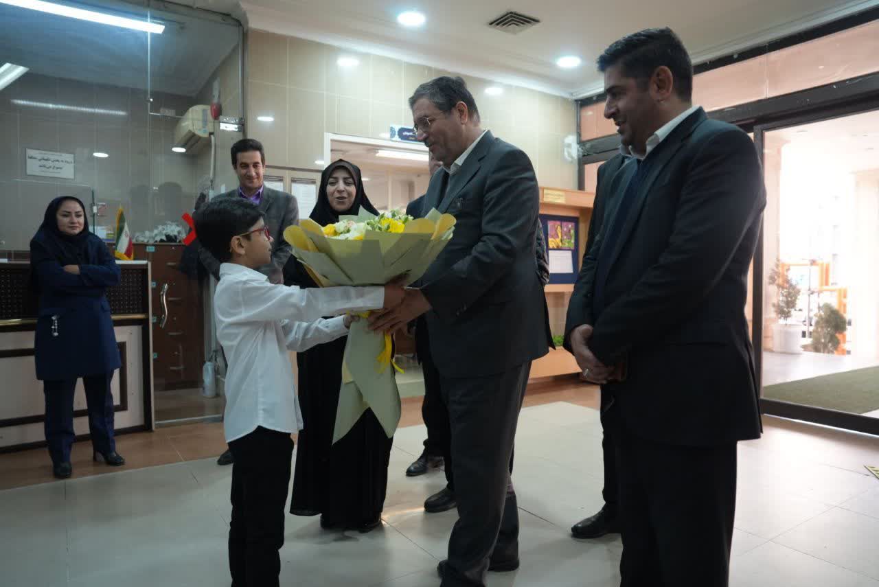 بازدید استاندار آذربایجانغربی از بخشهای مختلف کتابخانه مرکزی ارومیه + تصاویر