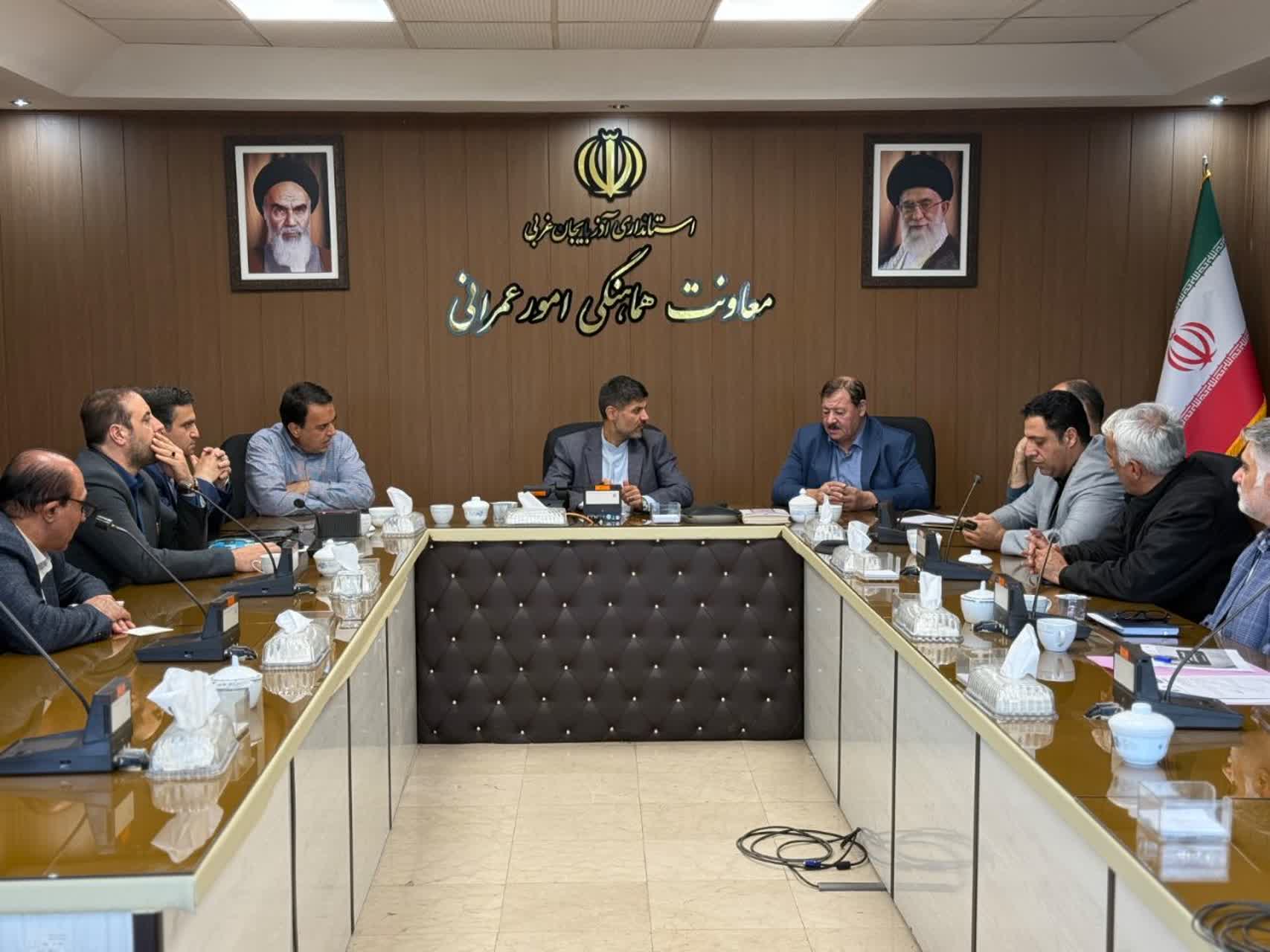 برگزاری جلسه هماهنگی و رفع موانع سرمایهگذاری در آزادراه ارومیه - تبریز