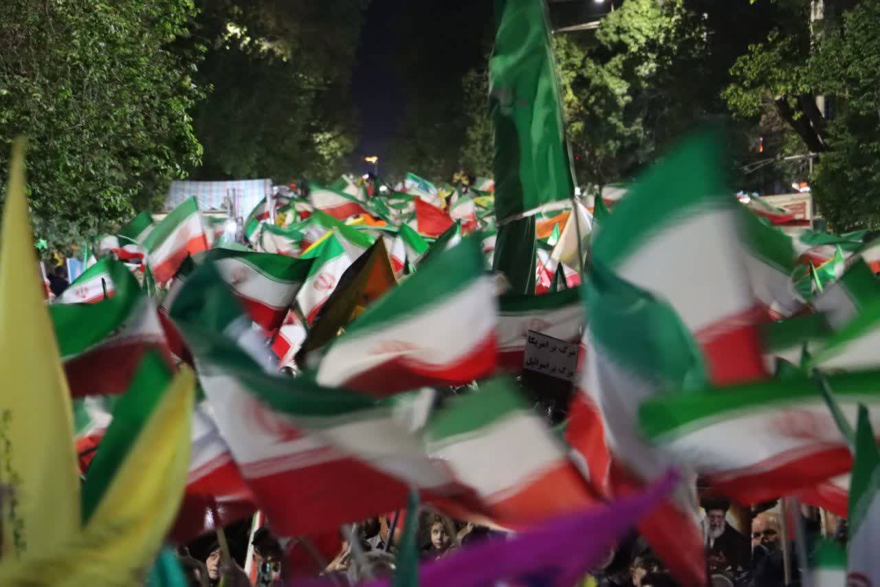 تداوم حضور مردم ارومیه در خیابانها، جلوه هایی از همبستگی اجتماعی، اتحاد و هوشیاری مردم + تصاویر