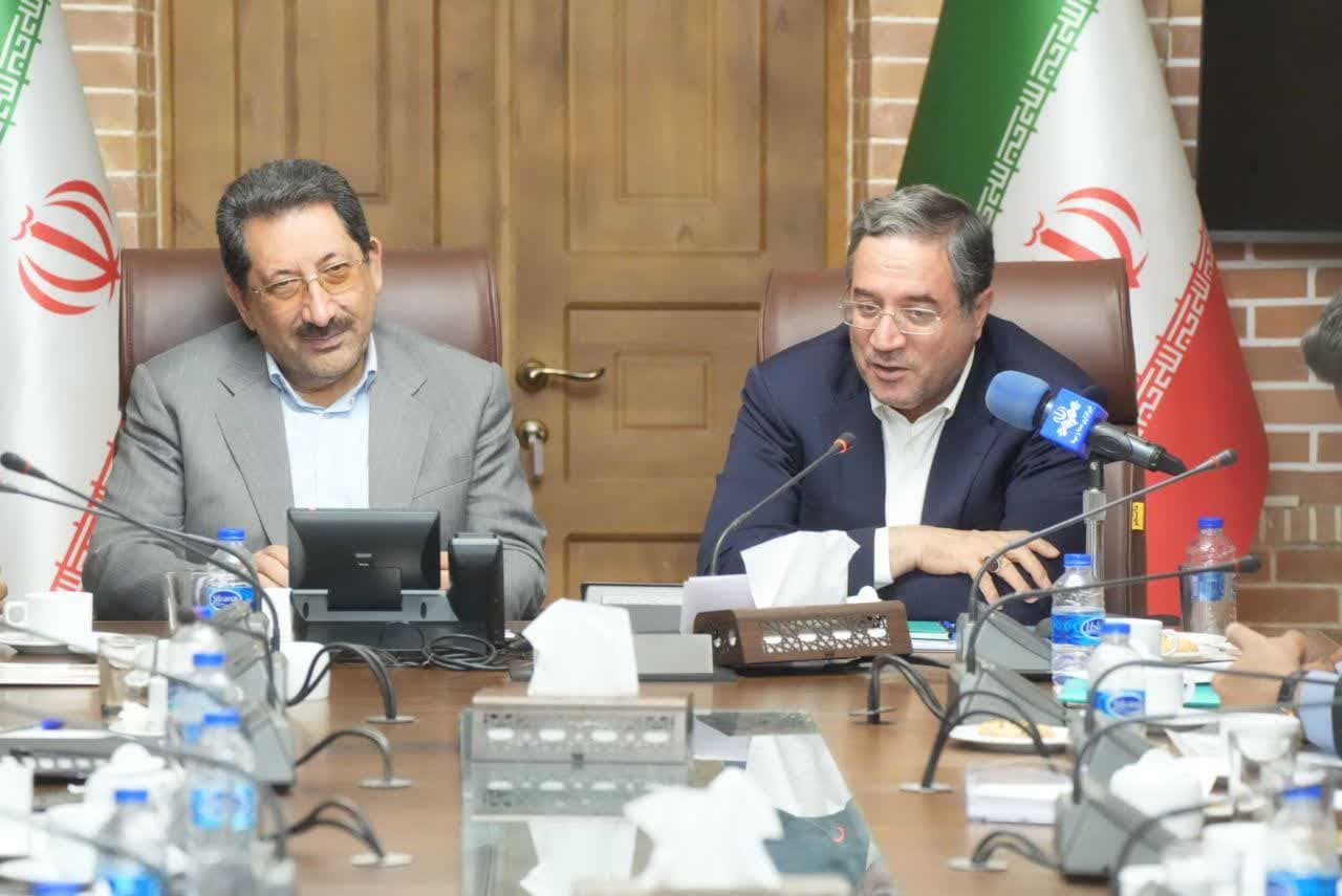 برگزاری نشست مشترک وزیر صمت و استاندار آذربایجانغربی با اعضای مجمع نمایندگان استان در مجلس + تصاویر