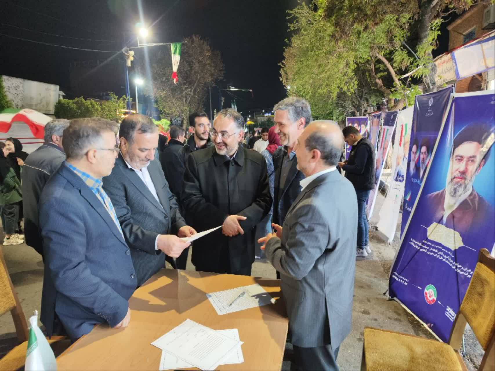 حضور مدیران اقتصادی و بانکی آذربایجانغربی در میز خدمت رزمگاههای شبانه ارومیه + تصاویر