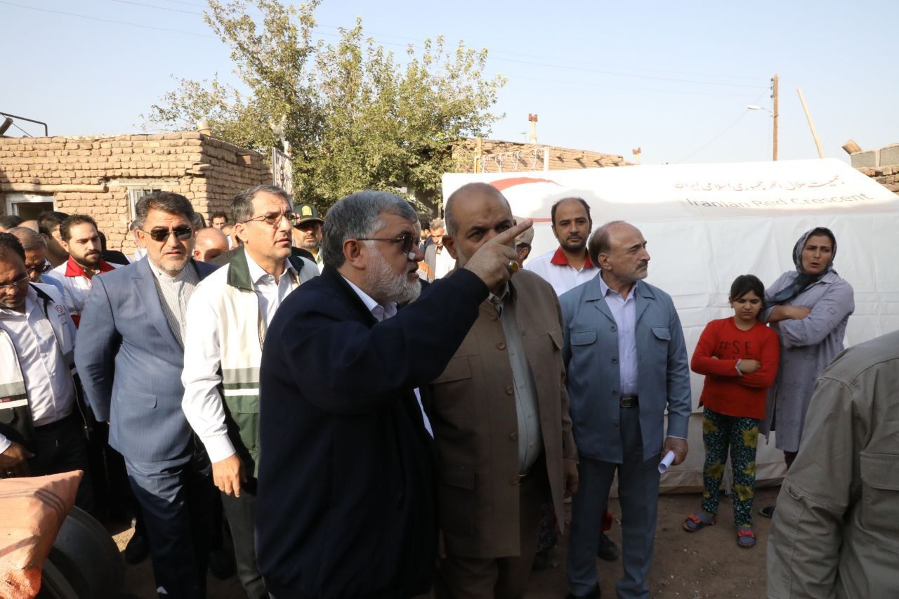 آلبوم تصویری / حضور وزیر کشور در مناطق زلزله زده شهرستان خوی