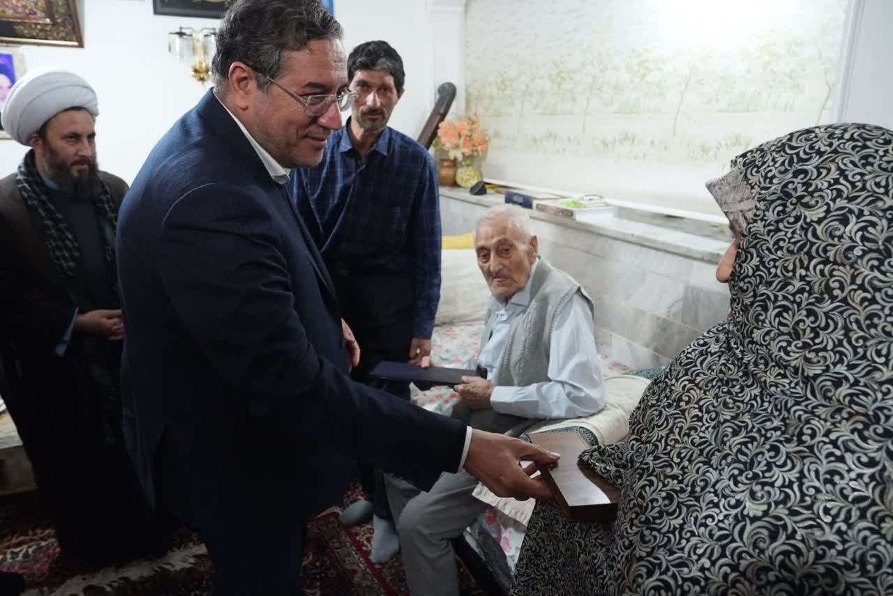 دیدار استاندار آذربایجان‌غربی با خانواده معظم شهیدان بهفر + تصاویر