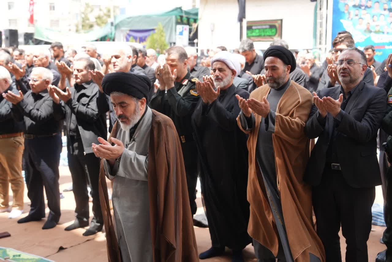 آلبوم تصویری / اقامه نماز ظهر عاشورا در ارومیه