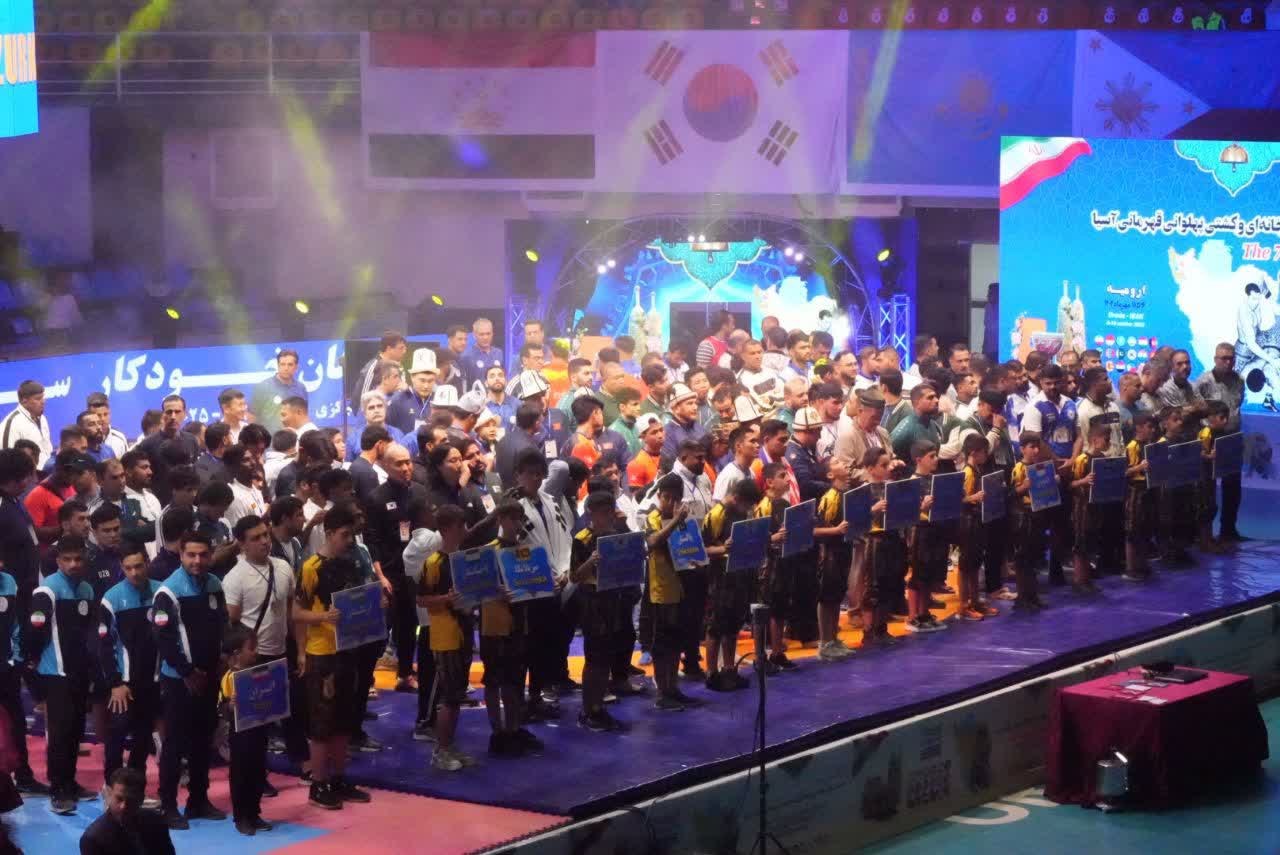 برگزاری مراسم افتتاحیه مسابقات ورزشهای زورخانهای و کشتی پهلوانی قهرمانی آسیا در ارومیه + تصاویر