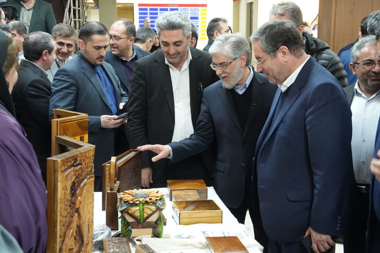 بازدید وزیر علوم و استاندار آذربایجان‌غربی از نمایشگاه صنایع‌دستی استان + تصاویر