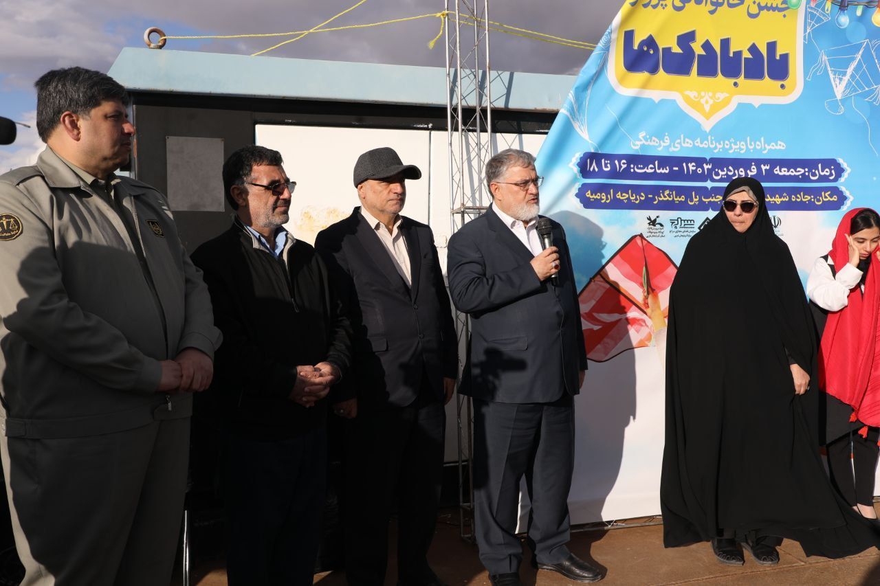 بازدید استاندار آذربایجانغربی از جشن خانوادگی پرواز بادبادک ها